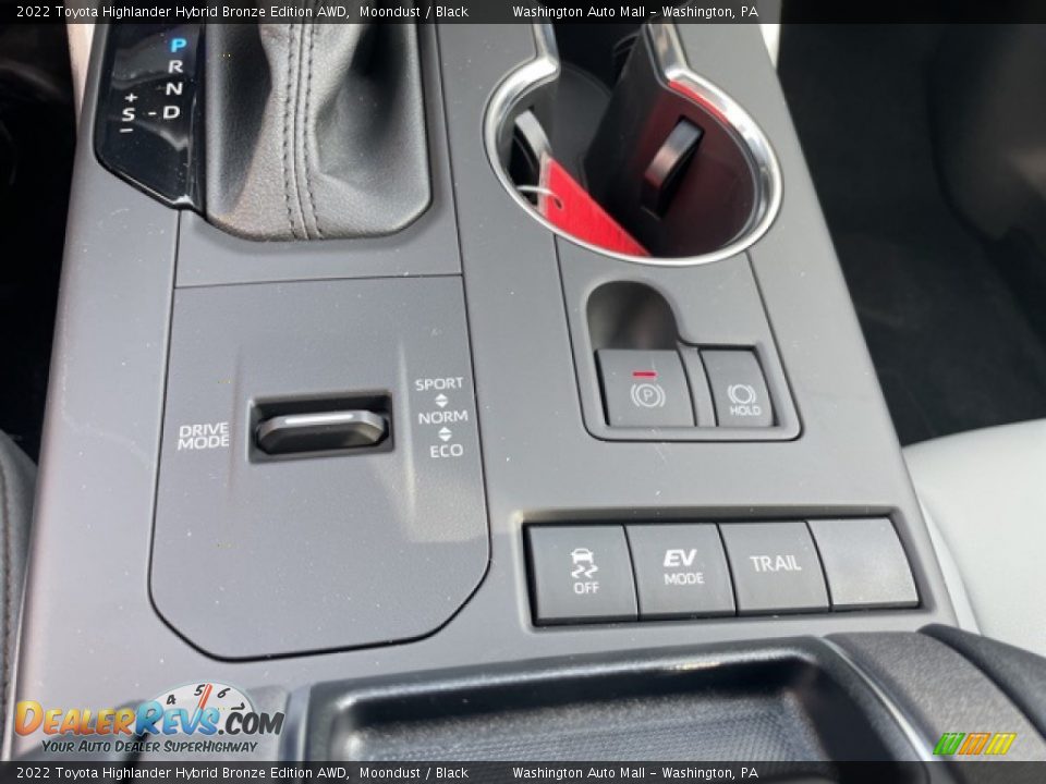 Controls of 2022 Toyota Highlander Hybrid Bronze Edition AWD Photo #16