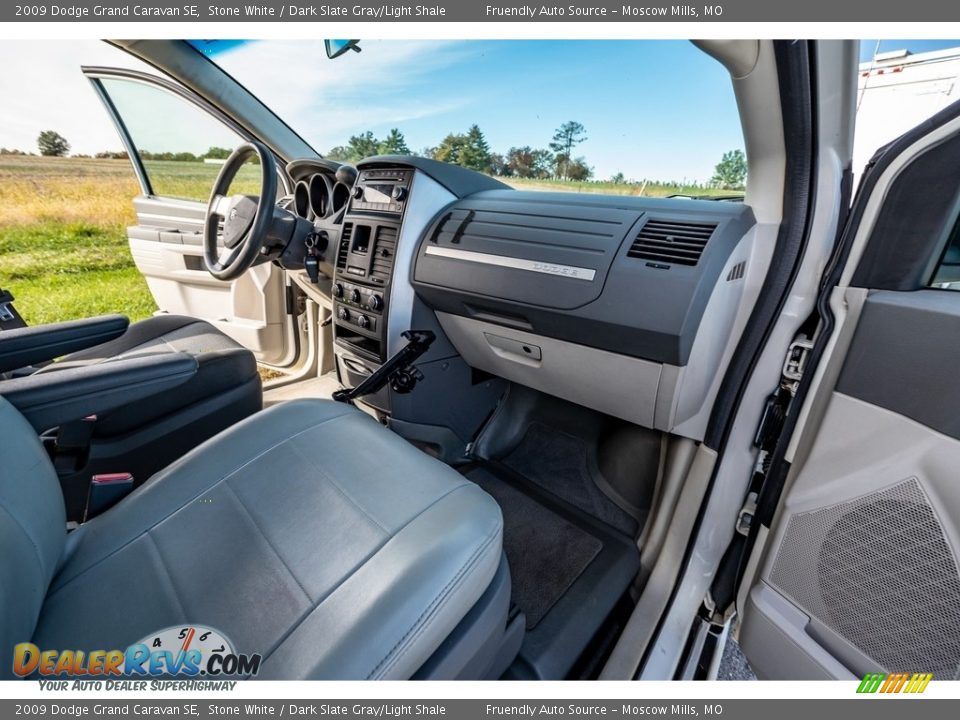 2009 Dodge Grand Caravan SE Stone White / Dark Slate Gray/Light Shale Photo #27