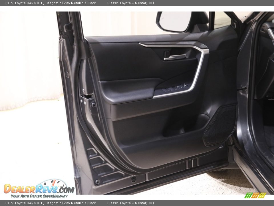 2019 Toyota RAV4 XLE Magnetic Gray Metallic / Black Photo #4