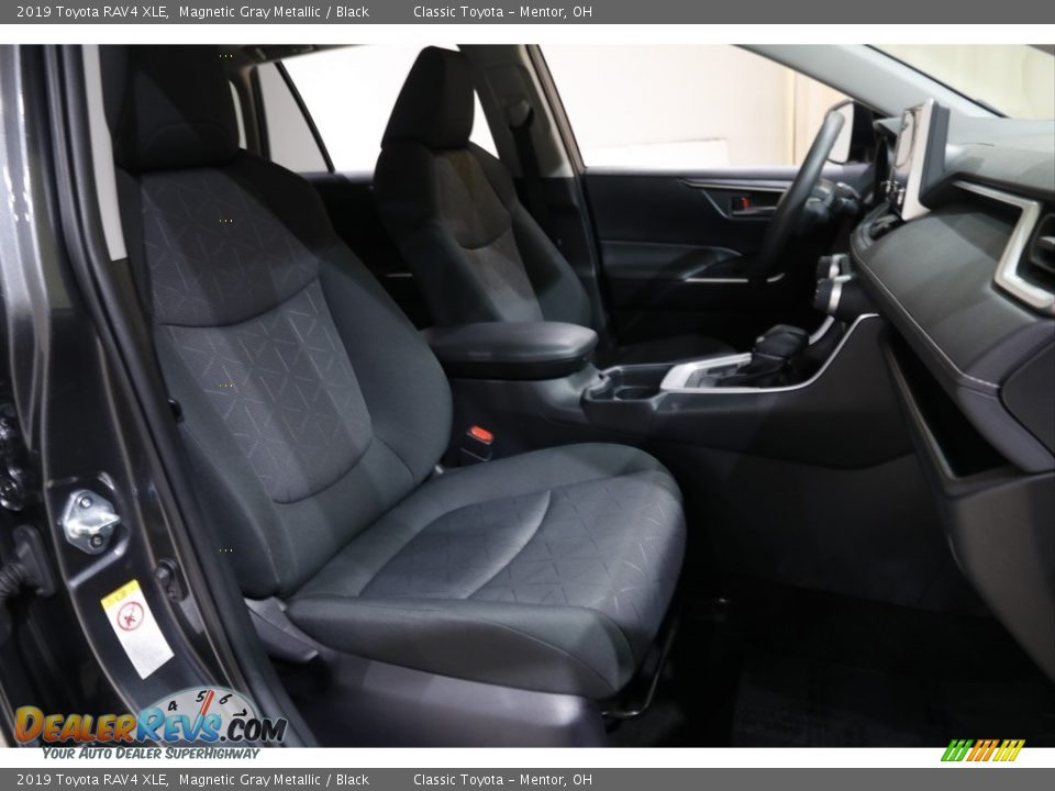 2019 Toyota RAV4 XLE Magnetic Gray Metallic / Black Photo #14