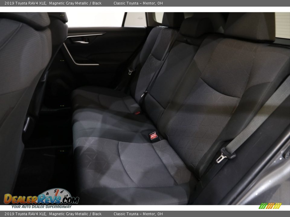 2019 Toyota RAV4 XLE Magnetic Gray Metallic / Black Photo #16
