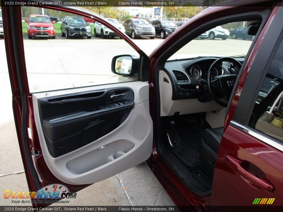 2020 Dodge Grand Caravan SXT Octane Red Pearl / Black Photo #29