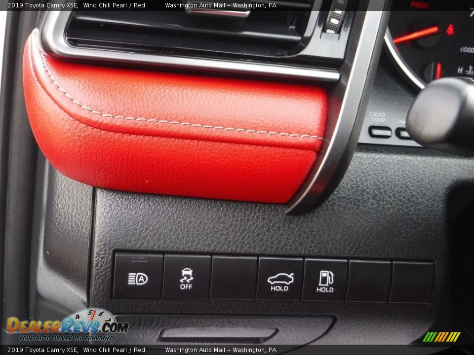 2019 Toyota Camry XSE Wind Chill Pearl / Red Photo #26
