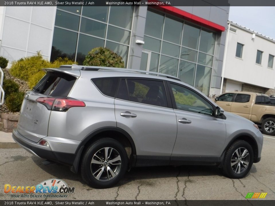 2018 Toyota RAV4 XLE AWD Silver Sky Metallic / Ash Photo #11