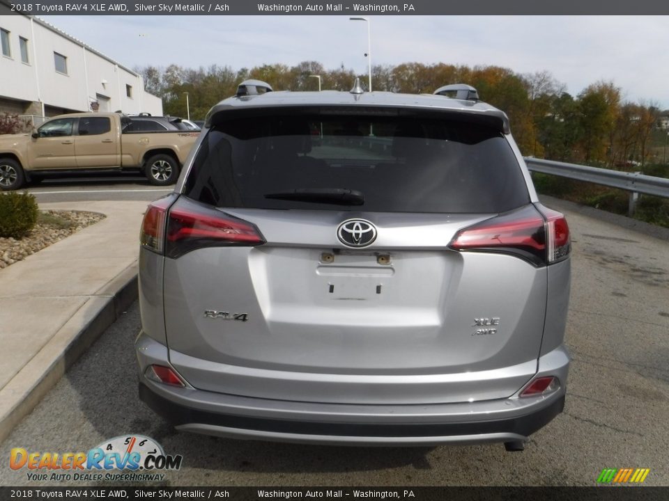 2018 Toyota RAV4 XLE AWD Silver Sky Metallic / Ash Photo #15