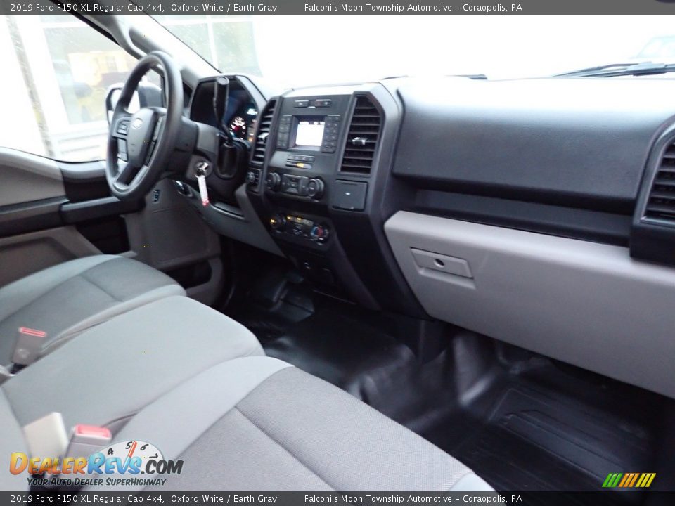 Dashboard of 2019 Ford F150 XL Regular Cab 4x4 Photo #11