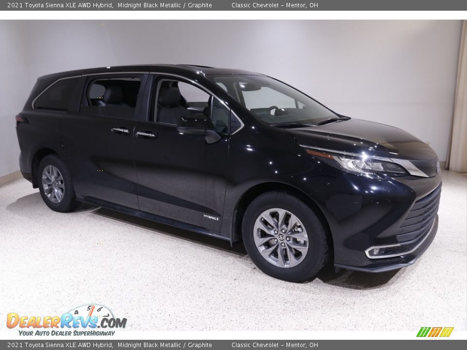 Front 3/4 View of 2021 Toyota Sienna XLE AWD Hybrid Photo #1
