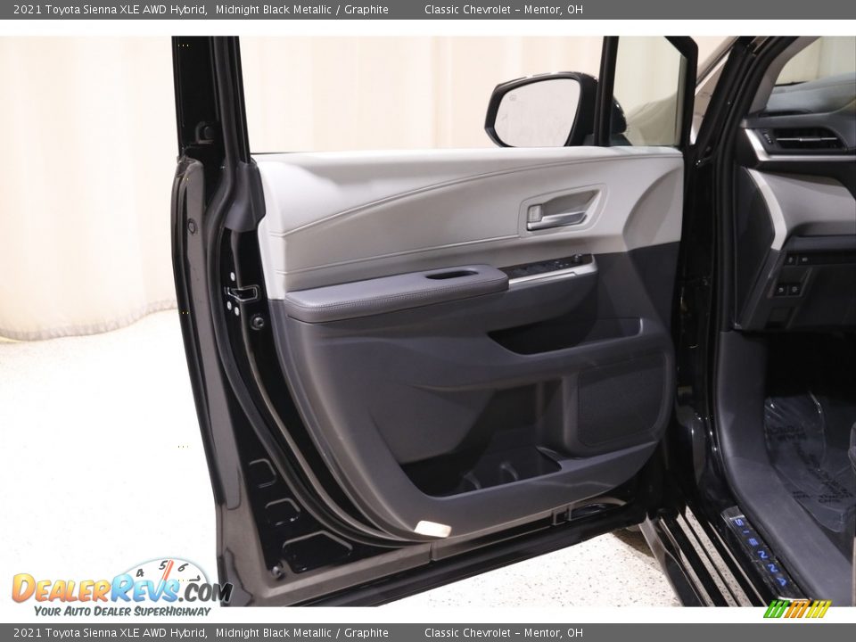 Door Panel of 2021 Toyota Sienna XLE AWD Hybrid Photo #4