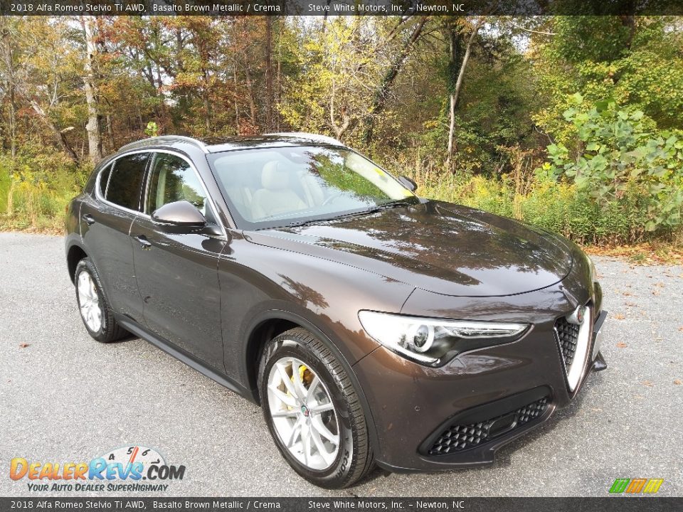 Front 3/4 View of 2018 Alfa Romeo Stelvio Ti AWD Photo #5