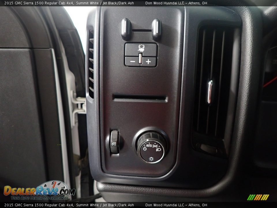 Controls of 2015 GMC Sierra 1500 Regular Cab 4x4 Photo #27