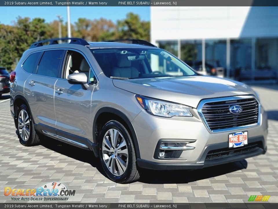 Front 3/4 View of 2019 Subaru Ascent Limited Photo #18