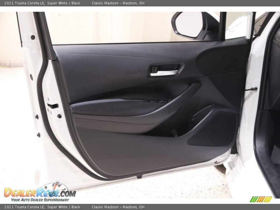 2021 Toyota Corolla LE Super White / Black Photo #4