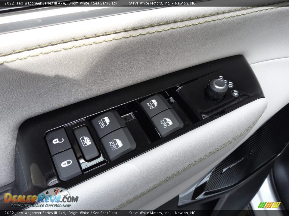 Door Panel of 2022 Jeep Wagoneer Series III 4x4 Photo #12