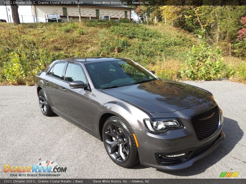 Front 3/4 View of 2021 Chrysler 300 S Photo #4