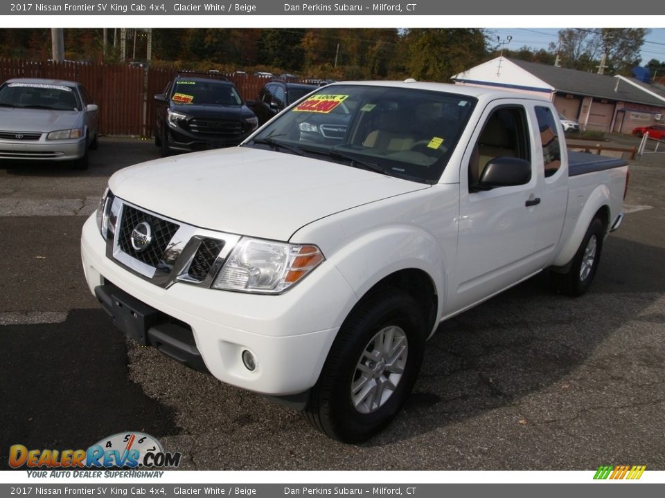 2017 Nissan Frontier SV King Cab 4x4 Glacier White / Beige Photo #1