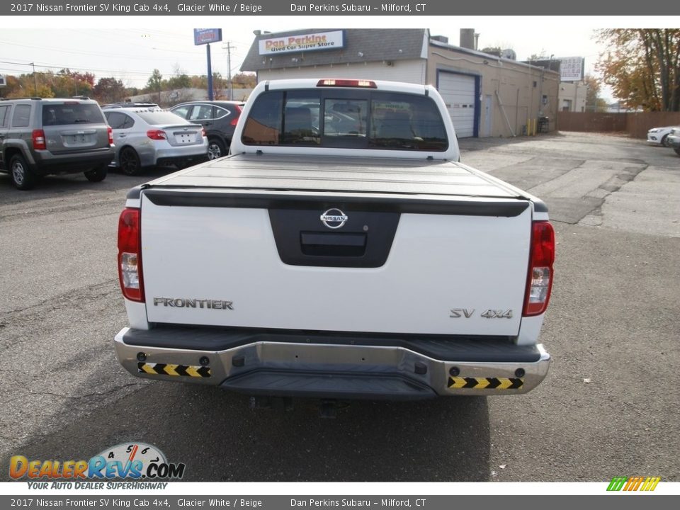 2017 Nissan Frontier SV King Cab 4x4 Glacier White / Beige Photo #6