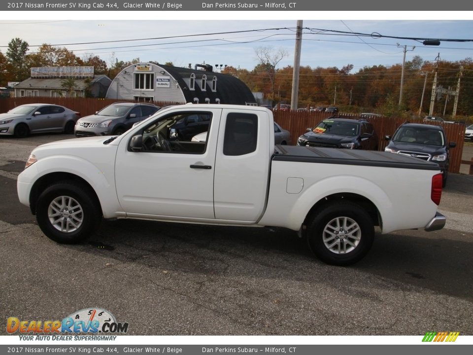 2017 Nissan Frontier SV King Cab 4x4 Glacier White / Beige Photo #8