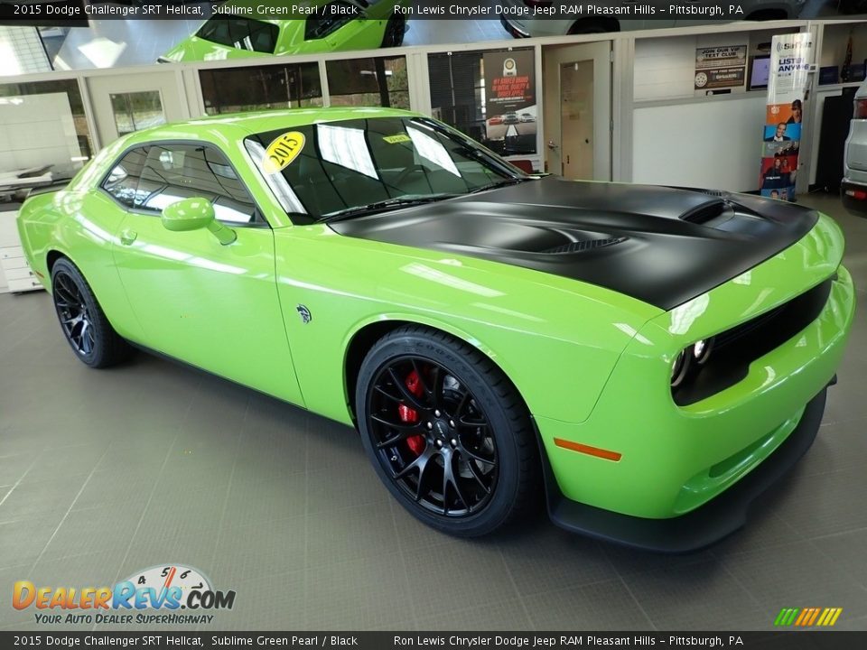 Front 3/4 View of 2015 Dodge Challenger SRT Hellcat Photo #8