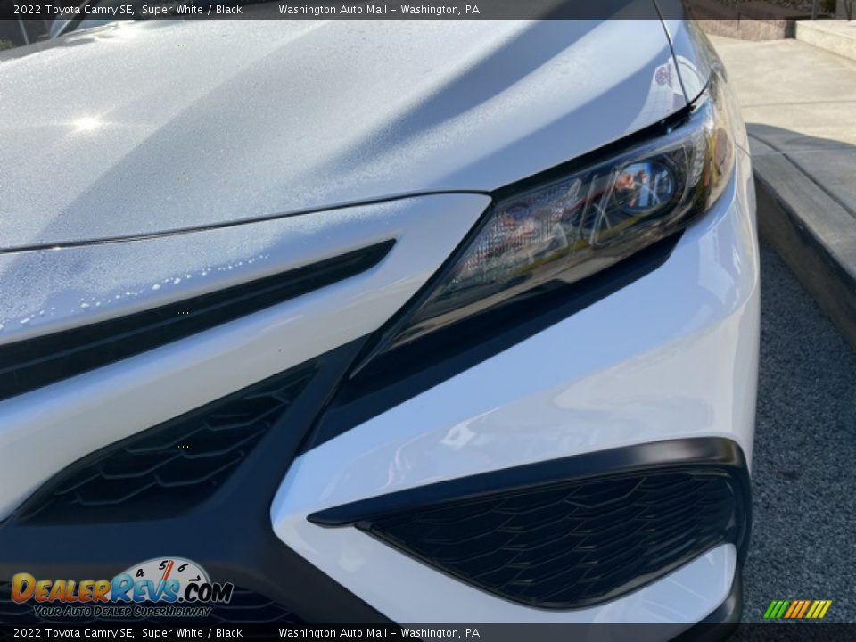 2022 Toyota Camry SE Super White / Black Photo #22