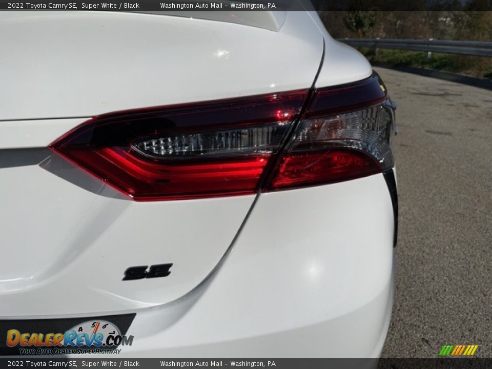 2022 Toyota Camry SE Super White / Black Photo #23