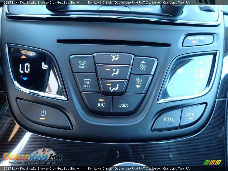 Controls of 2015 Buick Regal AWD Photo #18