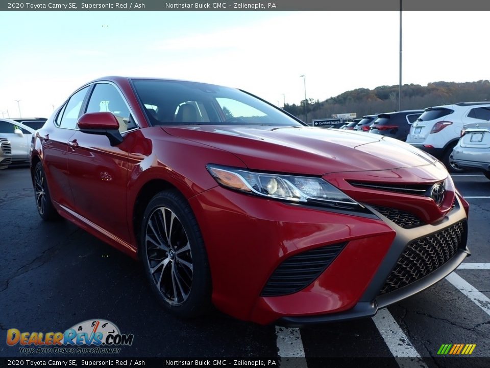 2020 Toyota Camry SE Supersonic Red / Ash Photo #4