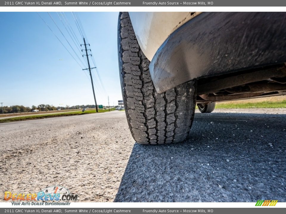 2011 GMC Yukon XL Denali AWD Summit White / Cocoa/Light Cashmere Photo #11