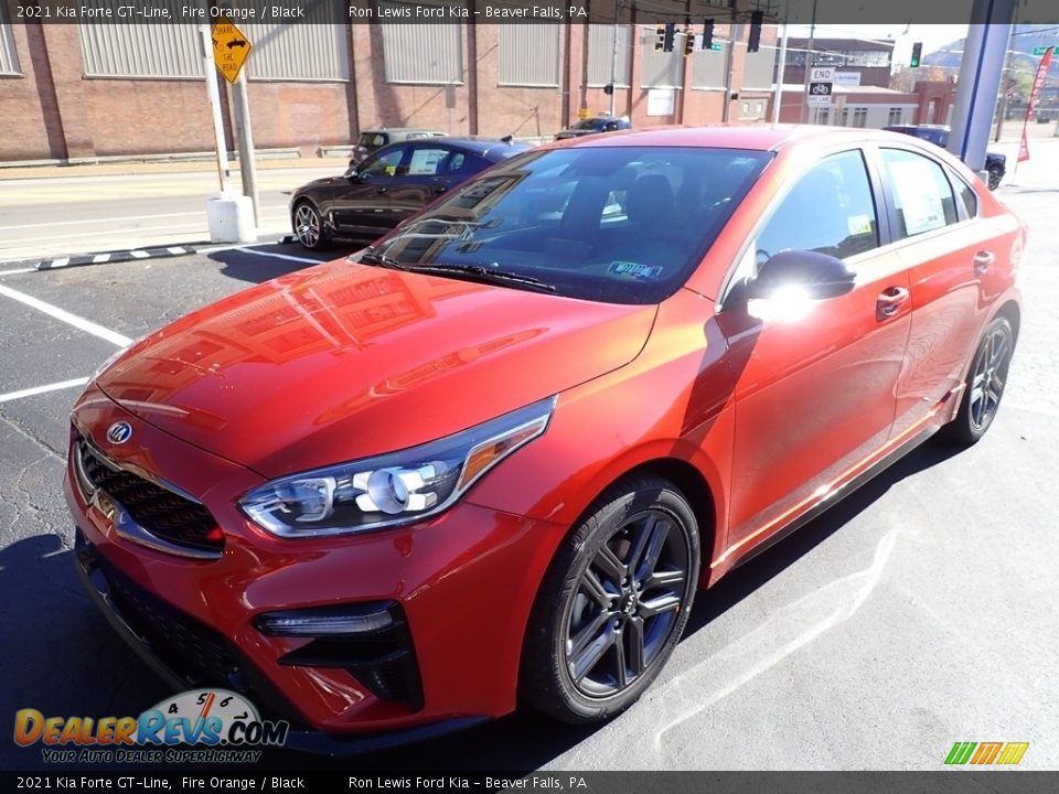 Front 3/4 View of 2021 Kia Forte GT-Line Photo #7