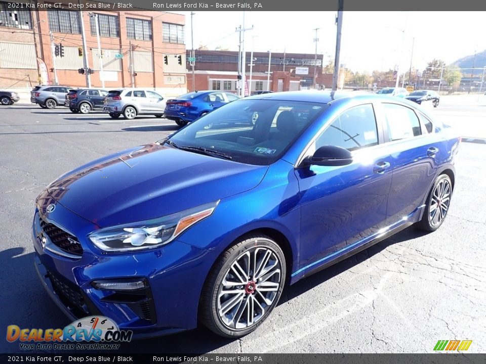 Front 3/4 View of 2021 Kia Forte GT Photo #7