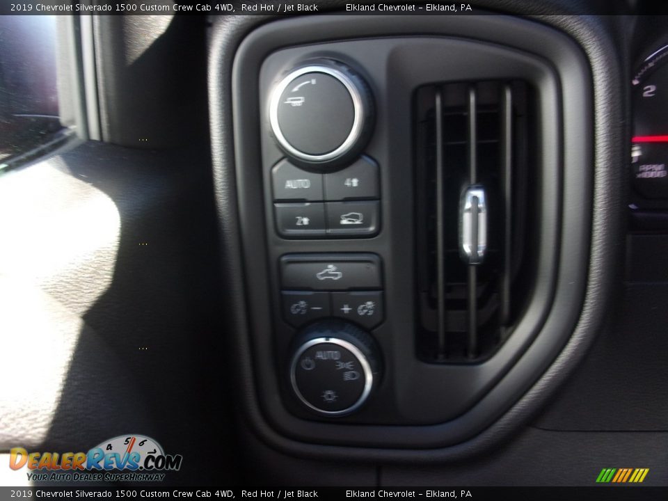 2019 Chevrolet Silverado 1500 Custom Crew Cab 4WD Red Hot / Jet Black Photo #26