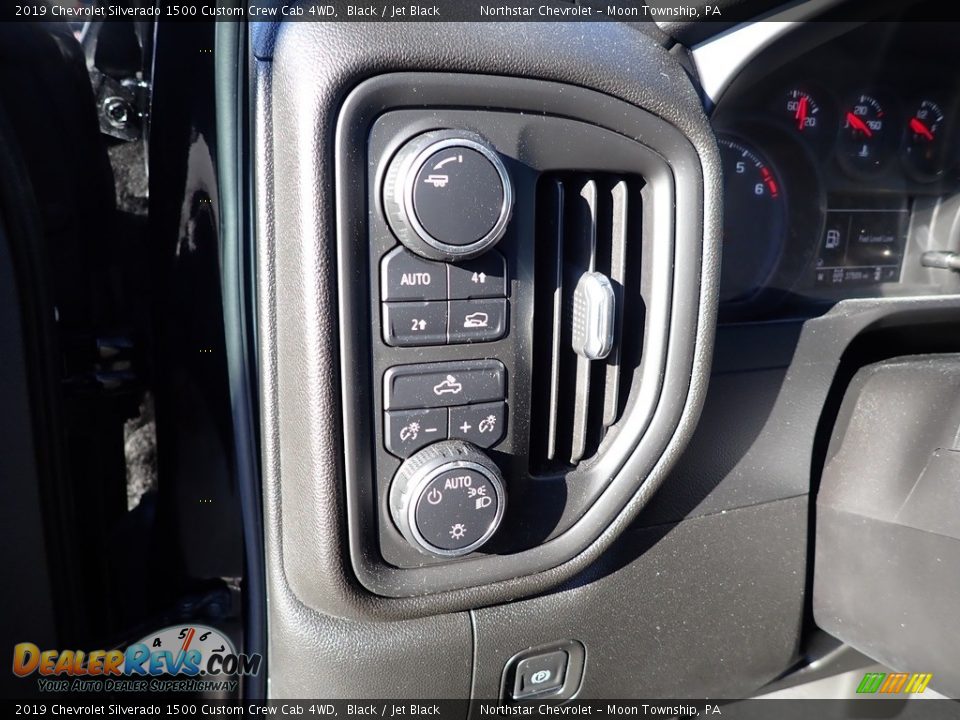 2019 Chevrolet Silverado 1500 Custom Crew Cab 4WD Black / Jet Black Photo #24