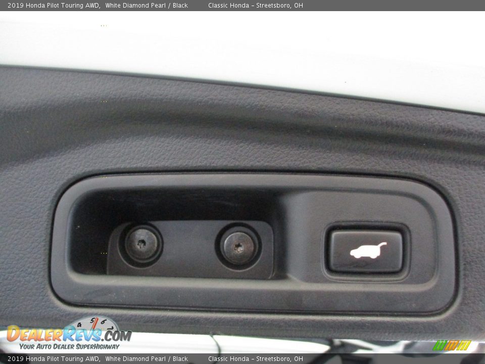 2019 Honda Pilot Touring AWD White Diamond Pearl / Black Photo #16