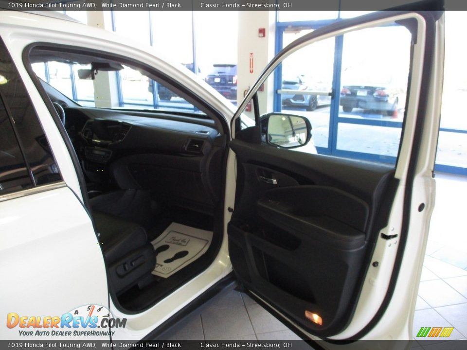2019 Honda Pilot Touring AWD White Diamond Pearl / Black Photo #18