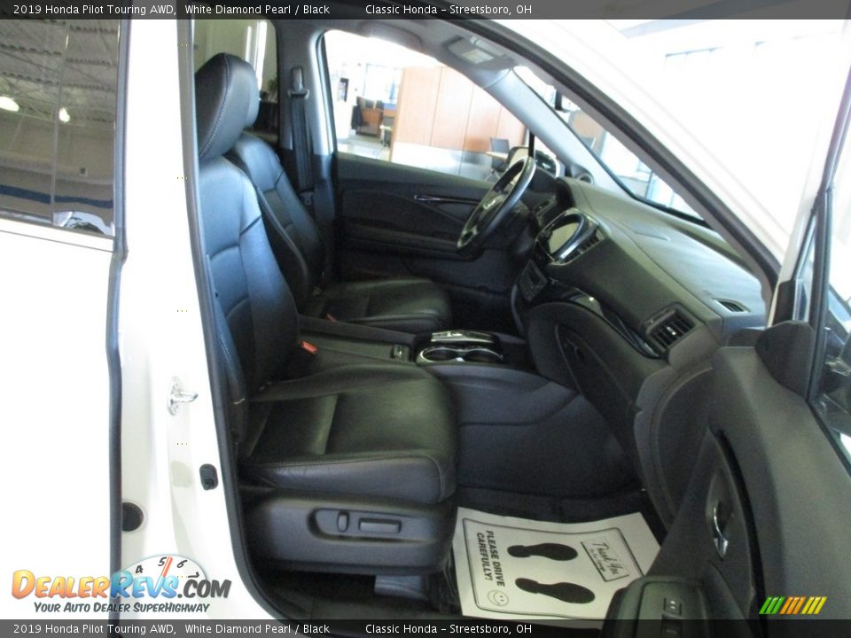 2019 Honda Pilot Touring AWD White Diamond Pearl / Black Photo #19