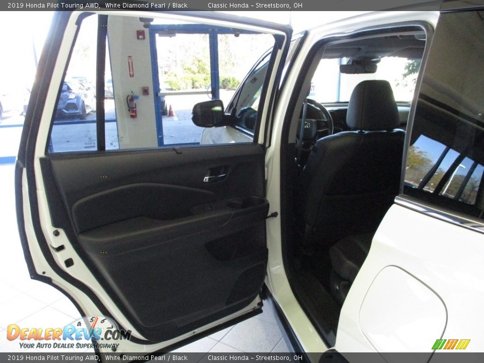 2019 Honda Pilot Touring AWD White Diamond Pearl / Black Photo #28