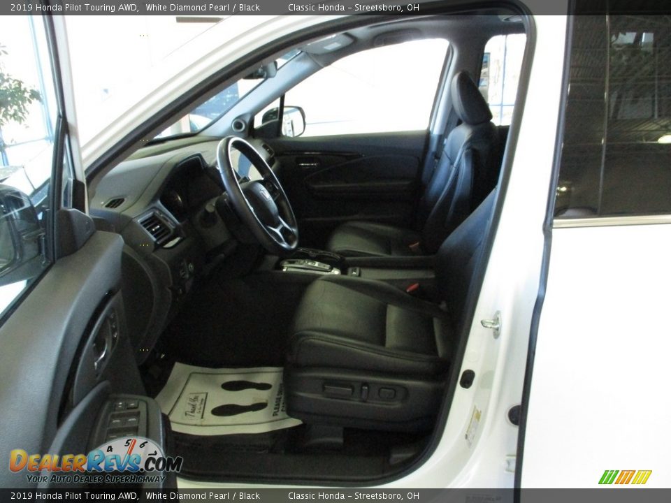 2019 Honda Pilot Touring AWD White Diamond Pearl / Black Photo #33