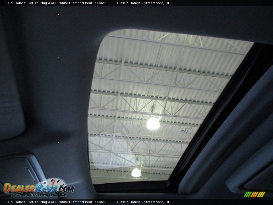 2019 Honda Pilot Touring AWD White Diamond Pearl / Black Photo #36