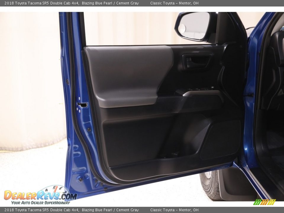 2018 Toyota Tacoma SR5 Double Cab 4x4 Blazing Blue Pearl / Cement Gray Photo #4