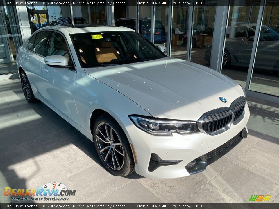 2022 BMW 3 Series 330i xDrive Sedan Mineral White Metallic / Cognac Photo #1