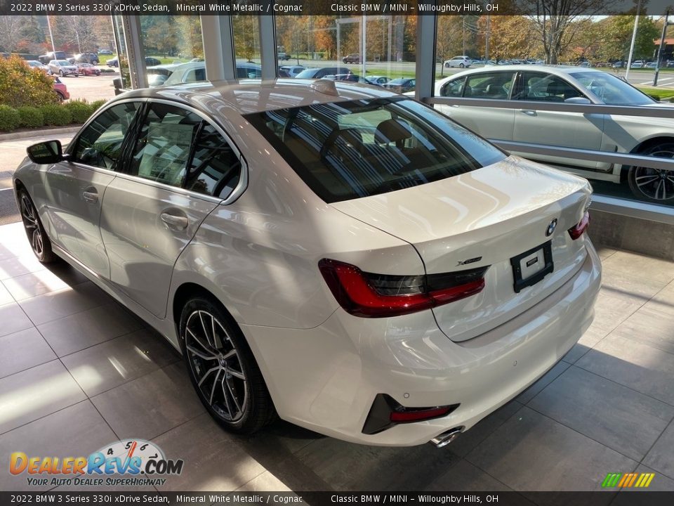 2022 BMW 3 Series 330i xDrive Sedan Mineral White Metallic / Cognac Photo #2