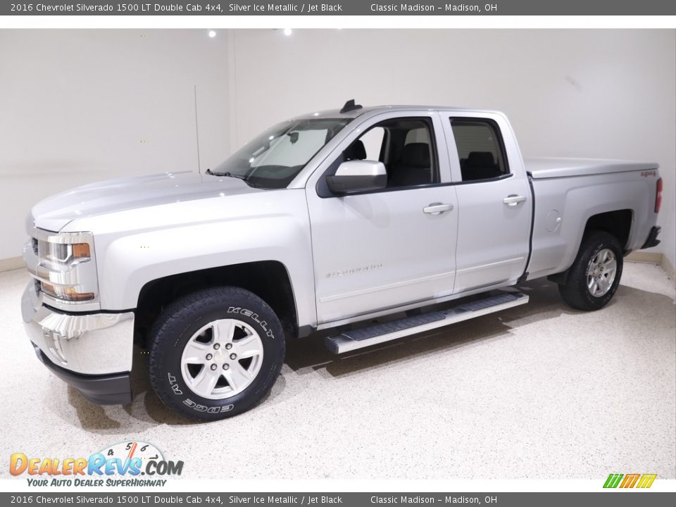 Front 3/4 View of 2016 Chevrolet Silverado 1500 LT Double Cab 4x4 Photo #3