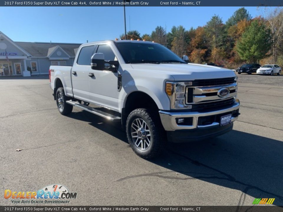 2017 Ford F350 Super Duty XLT Crew Cab 4x4 Oxford White / Medium Earth Gray Photo #2