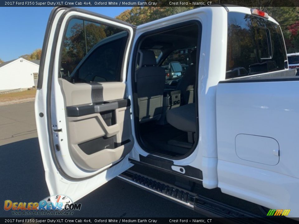 2017 Ford F350 Super Duty XLT Crew Cab 4x4 Oxford White / Medium Earth Gray Photo #14