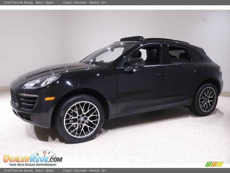 2018 Porsche Macan Black / Black Photo #3