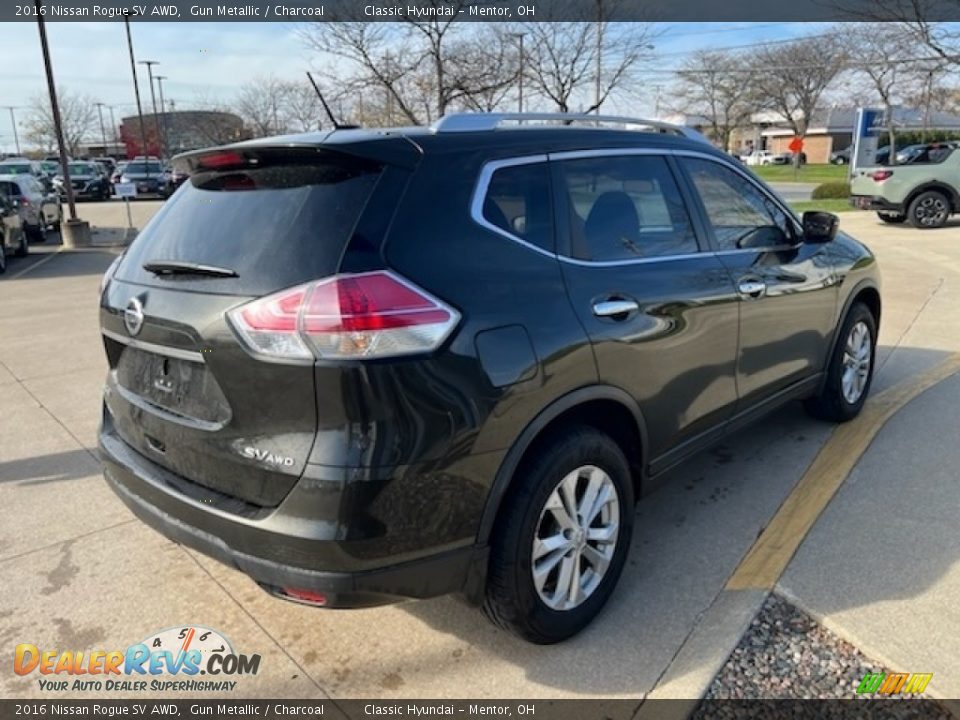 2016 Nissan Rogue SV AWD Gun Metallic / Charcoal Photo #2