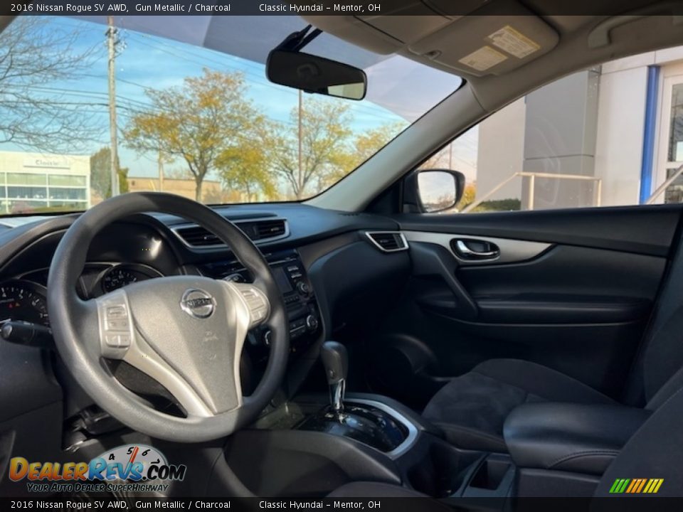 2016 Nissan Rogue SV AWD Gun Metallic / Charcoal Photo #3