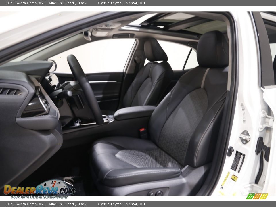2019 Toyota Camry XSE Wind Chill Pearl / Black Photo #5