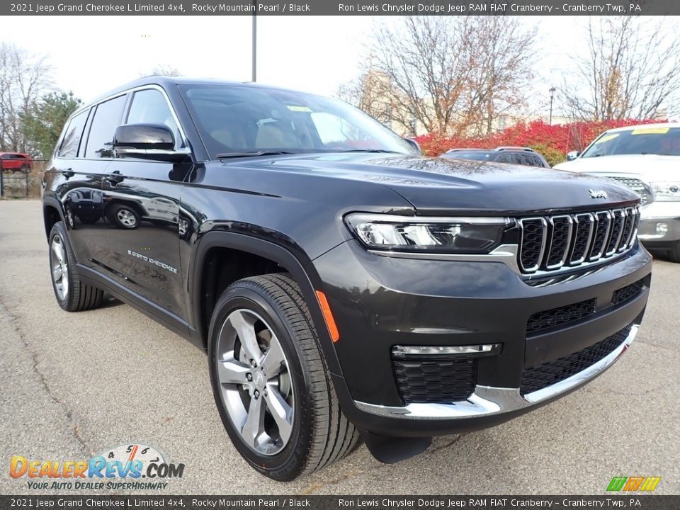 Front 3/4 View of 2021 Jeep Grand Cherokee L Limited 4x4 Photo #3