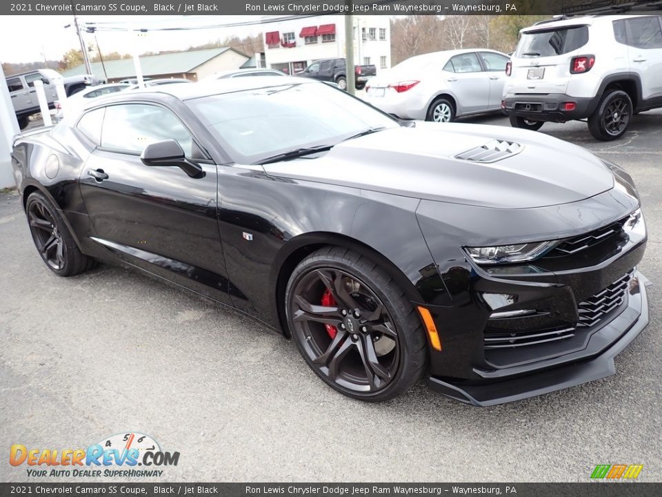 Front 3/4 View of 2021 Chevrolet Camaro SS Coupe Photo #7