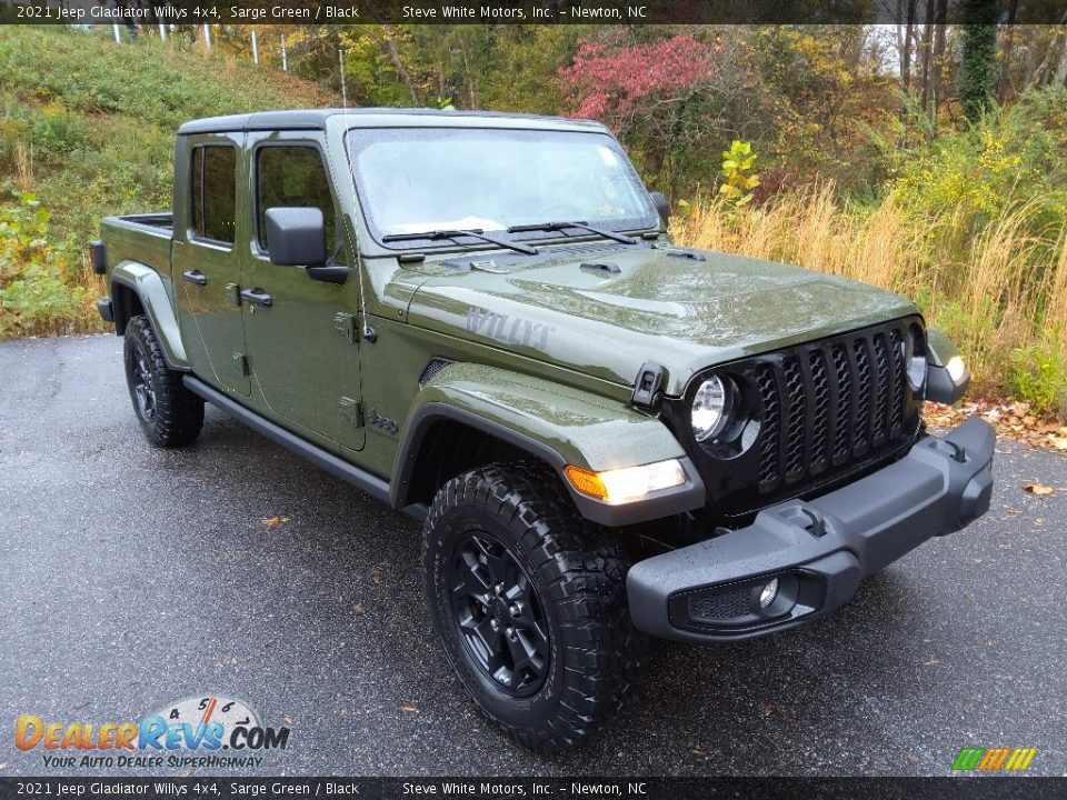 Front 3/4 View of 2021 Jeep Gladiator Willys 4x4 Photo #4